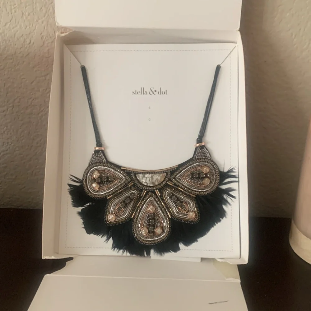 Stella and Dot necklace new with box - Picture 2 of 4